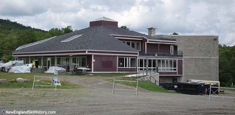 The idle upper base lodge in 2006