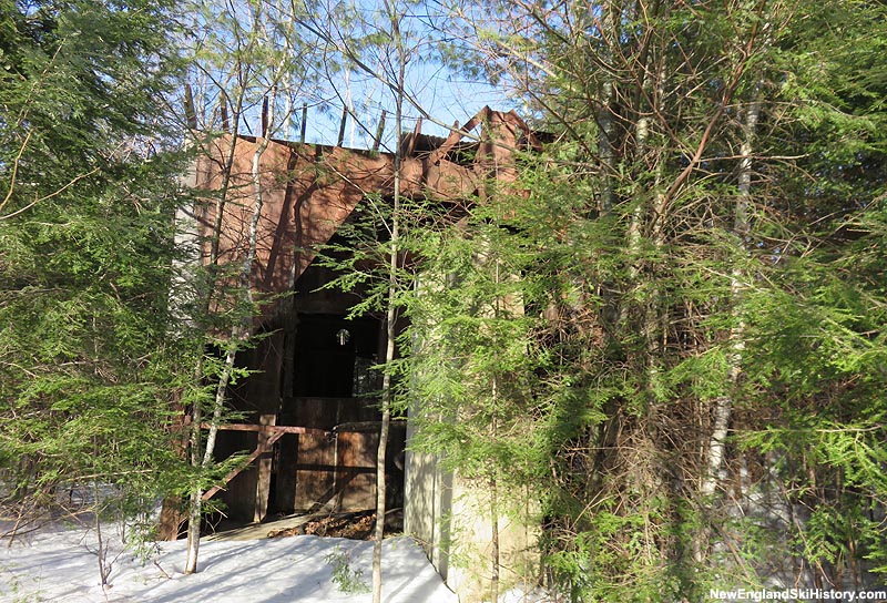 The bottom terminal (2015)