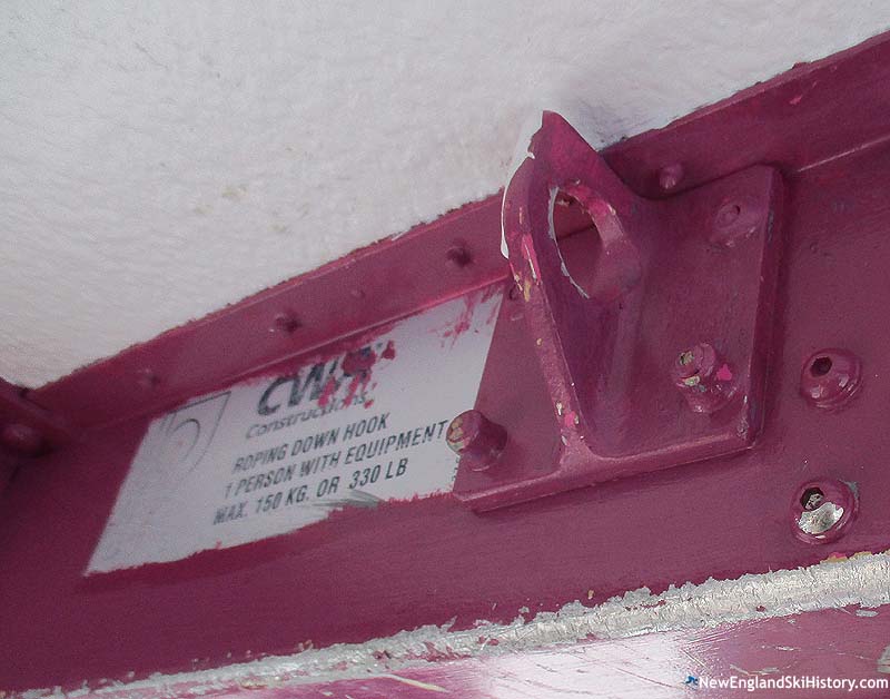 Inside a cabin (2016)